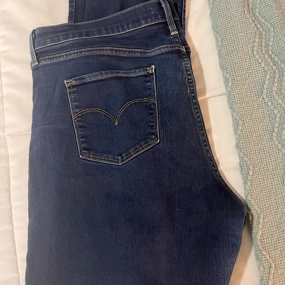 Women’s Levi’s Size 34 jeans. - Picture 5 of 5
